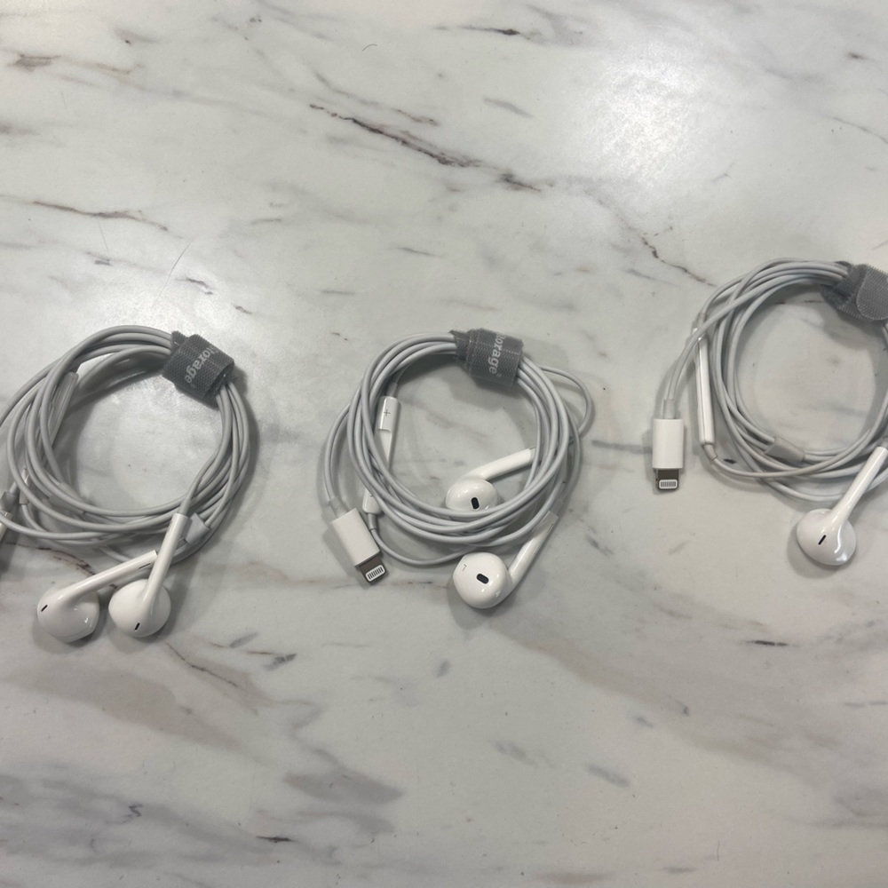 Apple iPhone headphones bundle of 3